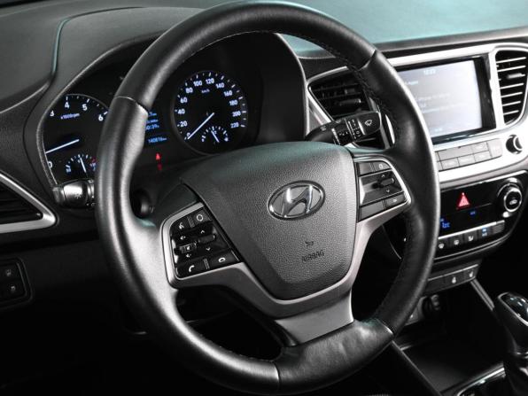 Hyundai Solaris II с пробегом 2017 года, цена 1 339 000 рублей, 140816 км, седан, Автокод Объявления