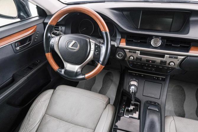 Lexus ES VII Рестайлинг с пробегом 2012 года, цена 1 649 000 рублей, 196000 км, седан, Автокод Объявления