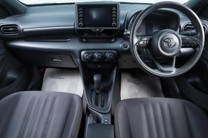 Toyota Yaris IV с пробегом 2020 года, цена 1 279 000 рублей, 105505 км, хэтчбек, Автокод Объявления