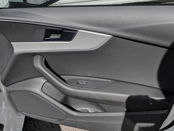 Audi A4 V (B9) Рестайлинг с пробегом 2022 года, цена 3 655 000 рублей, 43272 км, седан, Автокод Объявления