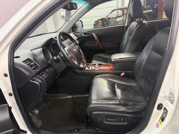 Toyota Highlander II (XU40) Рестайлинг с пробегом 2010 года, цена 1 747 000 рублей, 322241 км, внедорожник, Автокод Объявления