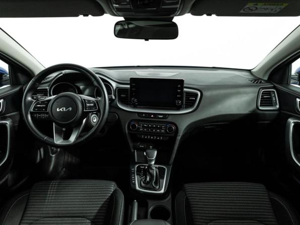 Kia Ceed III Рестайлинг с пробегом 2022 года, цена 2 237 980 рублей, 24583 км, хэтчбек, Автокод Объявления