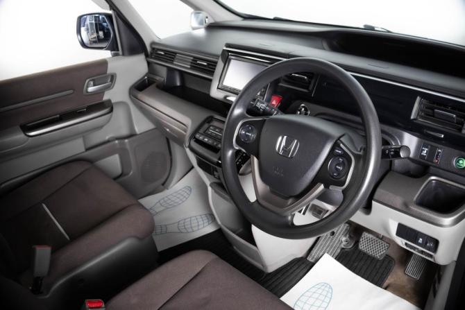 Honda Stepwgn V с пробегом 2015 года, цена 1 749 000 рублей, 153000 км, минивэн, Автокод Объявления