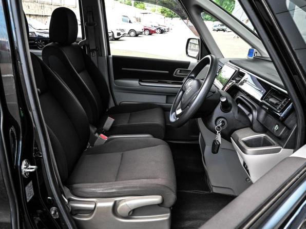 Honda Stepwgn V Рестайлинг с пробегом 2019 года, цена 2 049 000 рублей, 113778 км, минивэн, Автокод Объявления
