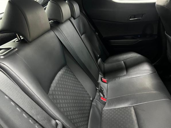Toyota C-HR I Рестайлинг с пробегом 2019 года, цена 2 299 000 рублей, 110831 км, внедорожник, Автокод Объявления