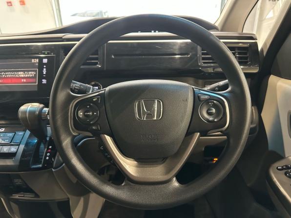 Honda Stepwgn V с пробегом 2015 года, цена 1 899 000 рублей, 100627 км, минивэн, Автокод Объявления