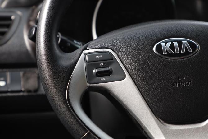Kia Rio III Рестайлинг с пробегом 2016 года, цена 869 000 рублей, 276000 км, седан, Автокод Объявления