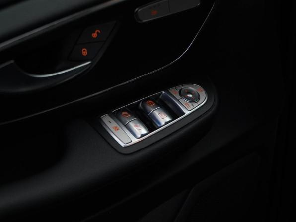 Mercedes-Benz V-Класс III (W447) Рестайлинг с пробегом 2019 года, цена 4 698 050 рублей, 105288 км, минивэн, Автокод Объявления