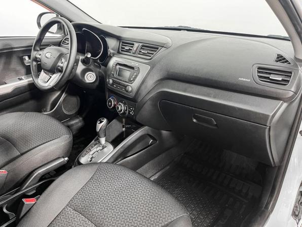 Kia Rio III Рестайлинг с пробегом 2015 года, цена 941 000 рублей, 88806 км, хэтчбек, Автокод Объявления