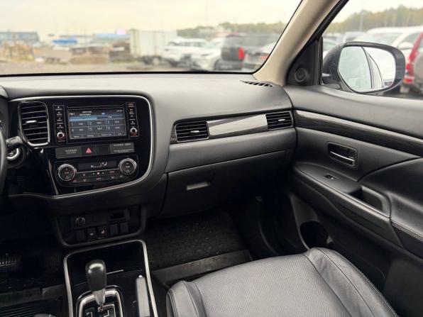 Mitsubishi Outlander III Рестайлинг 2 с пробегом 2017 года, цена 1 825 000 рублей, 123994 км, внедорожник, Автокод Объявления