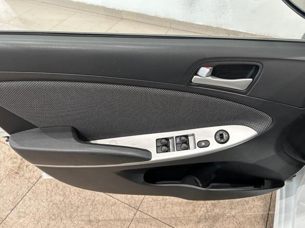 Hyundai Solaris I с пробегом 2012 года, цена 639 000 рублей, 153953 км, седан, Автокод Объявления