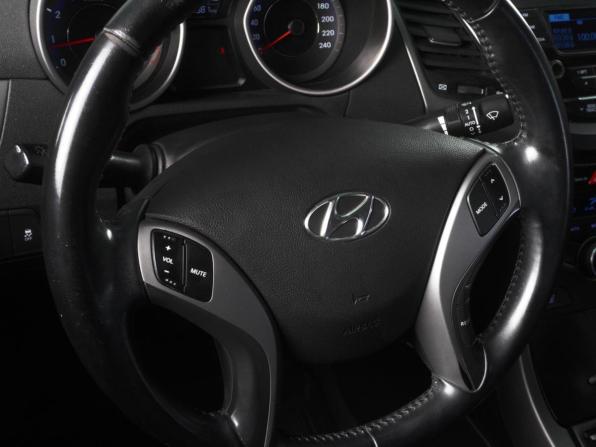 Hyundai Elantra V (MD) Рестайлинг с пробегом 2015 года, цена 1 145 000 рублей, 207981 км, седан, Автокод Объявления