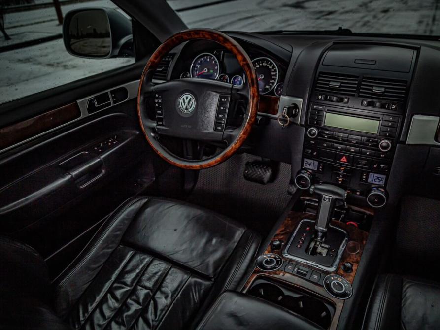 Volkswagen Touareg I Рестайлинг Тюмень  - изображение 12