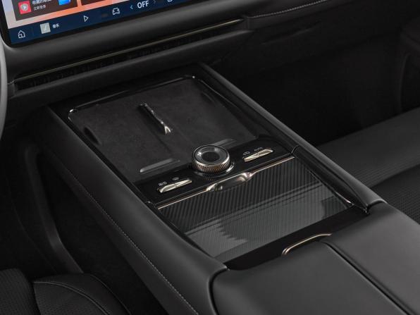 Lynk &amp; Co 900 с пробегом 2025 года, цена 7 789 000 рублей, 81 км, внедорожник, Автокод Объявления