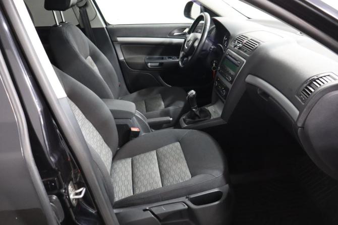 Skoda Octavia II (A5) Рестайлинг с пробегом 2012 года, цена 699 000 рублей, 261000 км, лифтбек, Автокод Объявления