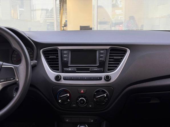 Hyundai Solaris II с пробегом 2018 года, цена 1 055 000 рублей, 190000 км, седан, Автокод Объявления