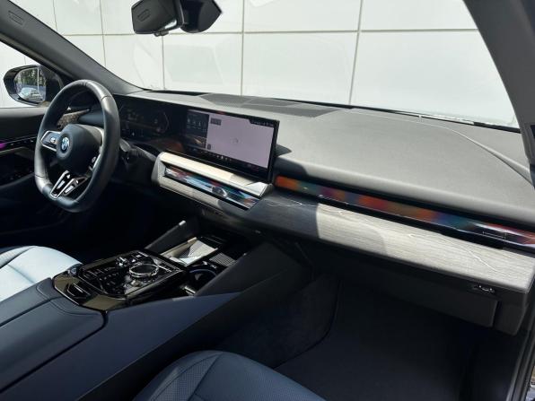 BMW 5 серии VIII (G60/G61/G68) с пробегом 2025 года, цена 7 700 000 рублей, 5613 км, седан, Автокод Объявления