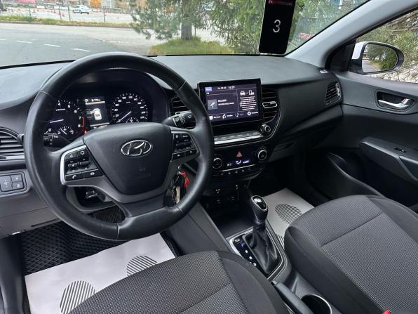 Hyundai Solaris II Рестайлинг с пробегом 2021 года, цена 1 359 000 рублей, 130418 км, седан, Автокод Объявления