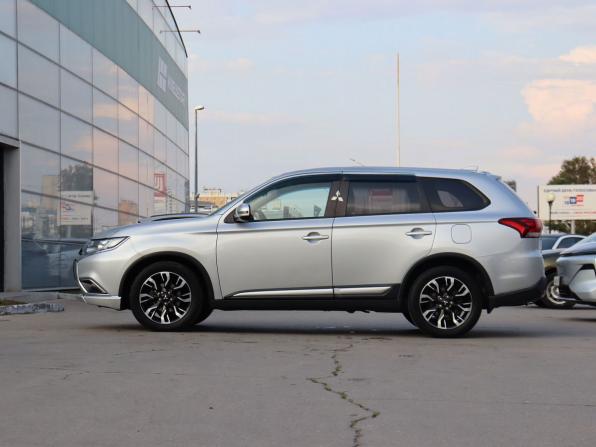 Mitsubishi Outlander III Рестайлинг 3 с пробегом 2018 года, цена 1 785 000 рублей, 48496 км, внедорожник, Автокод Объявления