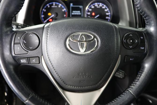 Toyota RAV4 IV (XA40) Рестайлинг с пробегом 2017 года, цена 2 569 990 рублей, 104302 км, внедорожник, Автокод Объявления