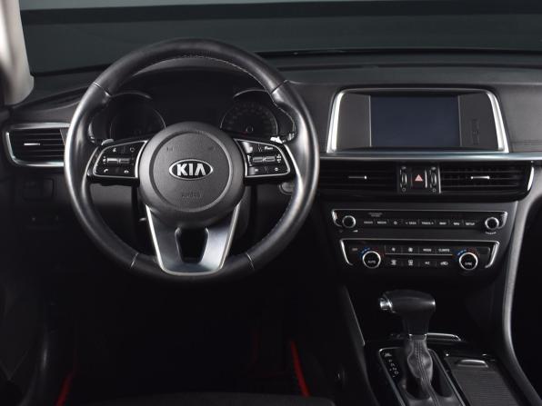 Kia Optima IV Рестайлинг с пробегом 2020 года, цена 2 324 995 рублей, 63270 км, седан, Автокод Объявления