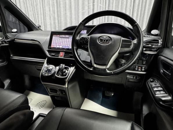 Toyota Esquire I с пробегом 2016 года, цена 1 750 000 рублей, 251872 км, минивэн, Автокод Объявления