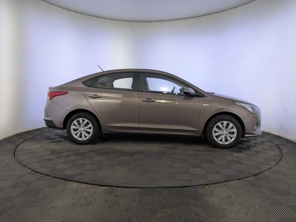 Hyundai Solaris II Рестайлинг с пробегом 2022 года, цена 1 590 000 рублей, 107838 км, седан, Автокод Объявления