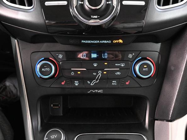 Ford Focus III Рестайлинг с пробегом 2015 года, цена 935 000 рублей, 245794 км, хэтчбек, Автокод Объявления