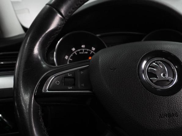 Skoda Superb II Рестайлинг с пробегом 2015 года, цена 1 199 000 рублей, 216276 км, лифтбек, Автокод Объявления