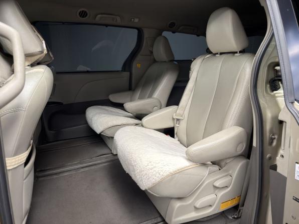 Toyota Sienna III с пробегом 2010 года, цена 1 480 000 рублей, 249313 км, минивэн, Автокод Объявления
