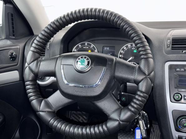 Skoda Octavia II (A5) Рестайлинг с пробегом 2012 года, цена 899 000 рублей, 270200 км, лифтбек, Автокод Объявления