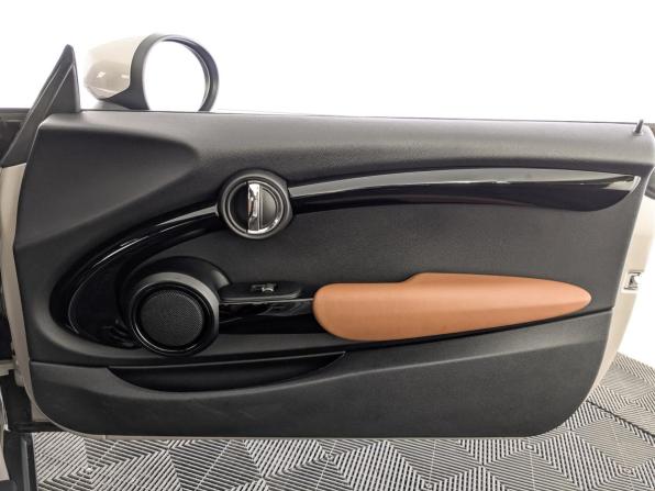 Mini Hatch III (F55/F56) Рестайлинг 2 с пробегом 2021 года, цена 2 335 000 рублей, 78539 км, хэтчбек, Автокод Объявления