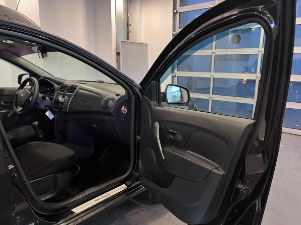Renault Sandero II с пробегом 2017 года, цена 1 049 000 рублей, 105889 км, хэтчбек, Автокод Объявления