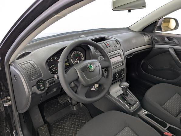 Skoda Octavia II (A5) Рестайлинг с пробегом 2011 года, цена 1 180 000 рублей, 107050 км, лифтбек, Автокод Объявления