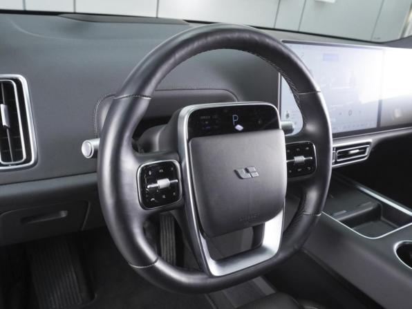 Li Auto (Lixiang) L9 I с пробегом 2023 года, цена 6 599 000 рублей, 58206 км, внедорожник, Автокод Объявления