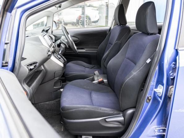 Toyota Wish II Рестайлинг с пробегом 2012 года, цена 1 530 000 рублей, 116600 км, минивэн, Автокод Объявления
