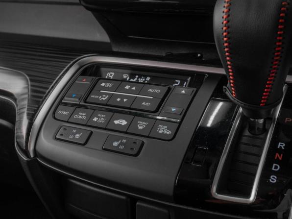Honda Stepwgn V с пробегом 2015 года, цена 1 999 000 рублей, 123133 км, минивэн, Автокод Объявления