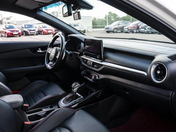 Kia K3 II Рестайлинг с пробегом 2021 года, цена 2 278 000 рублей, 88091 км, хэтчбек, Автокод Объявления