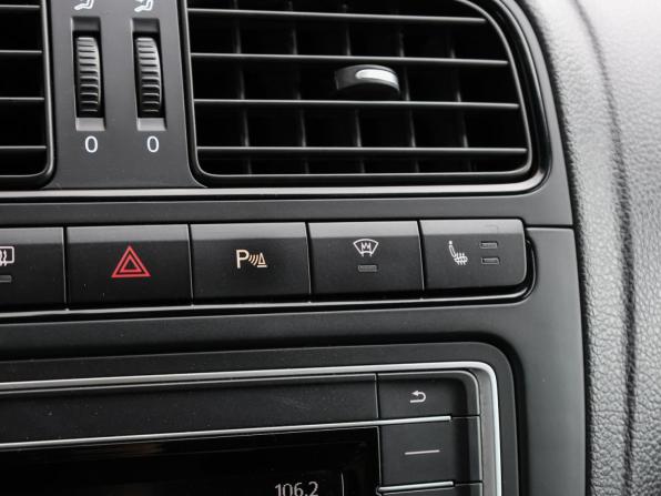 Volkswagen Polo V Рестайлинг с пробегом 2017 года, цена 1 349 000 рублей, 132940 км, седан, Автокод Объявления