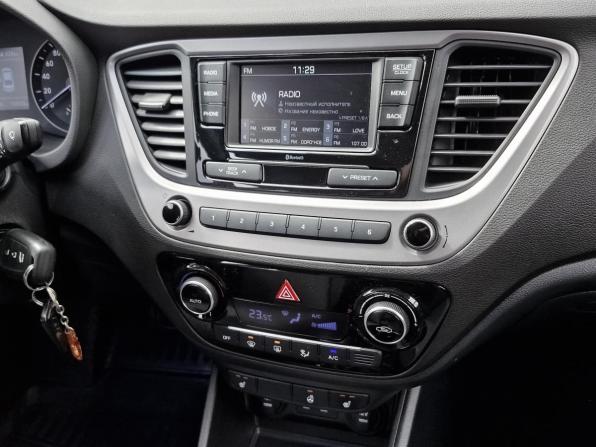 Hyundai Solaris II с пробегом 2018 года, цена 1 409 000 рублей, 132633 км, седан, Автокод Объявления