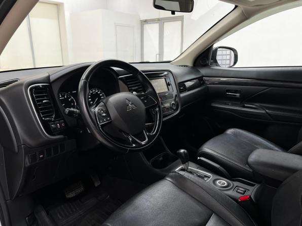 Mitsubishi Outlander III Рестайлинг 2 с пробегом 2016 года, цена 1 890 000 рублей, 113112 км, внедорожник, Автокод Объявления
