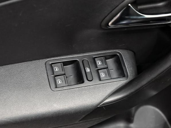 Volkswagen Polo V Рестайлинг с пробегом 2017 года, цена 1 350 000 рублей, 126770 км, седан, Автокод Объявления