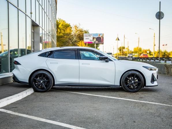 Changan UNI-V I с пробегом 2024 года, цена 2 398 000 рублей, 36817 км, лифтбек, Автокод Объявления