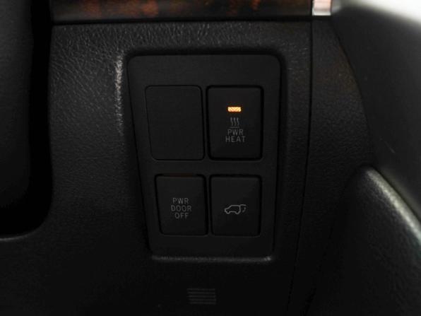 Toyota Land Cruiser 200 Series Рестайлинг 1 с пробегом 2012 года, цена 2 950 000 рублей, 290137 км, внедорожник, Автокод Объявления