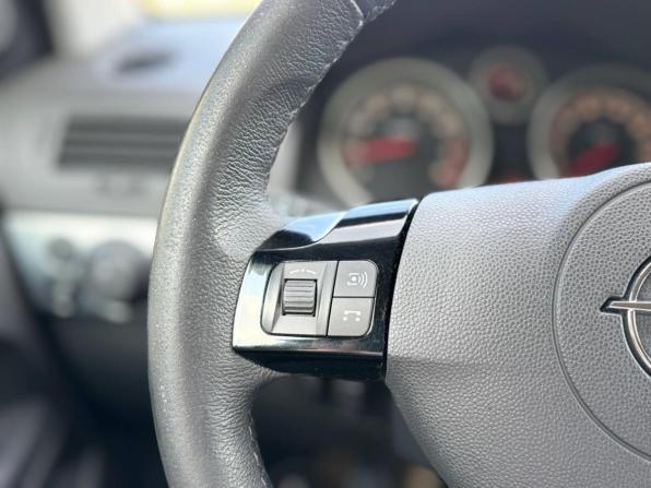 Opel Astra J Рестайлинг с пробегом 2014 года, цена 707 000 рублей, 177079 км, седан, Автокод Объявления