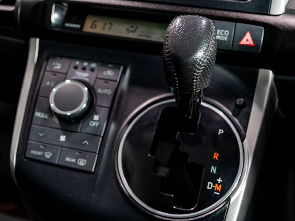 Toyota Wish II с пробегом 2010 года, цена 1 300 000 рублей, 155660 км, минивэн, Автокод Объявления