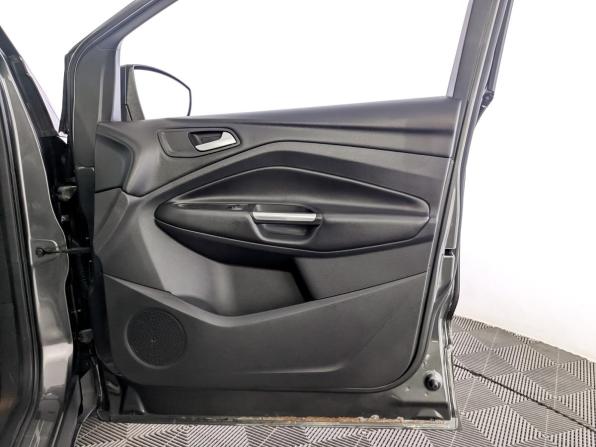 Ford Kuga II Рестайлинг с пробегом 2018 года, цена 1 670 000 рублей, 142000 км, внедорожник, Автокод Объявления