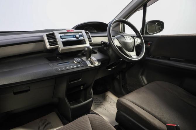 Honda Freed I Рестайлинг с пробегом 2012 года, цена 1 199 000 рублей, 176000 км, компактвэн, Автокод Объявления
