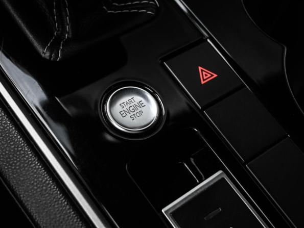 Volkswagen Touareg III с пробегом 2018 года, цена 3 899 000 рублей, 236096 км, внедорожник, Автокод Объявления