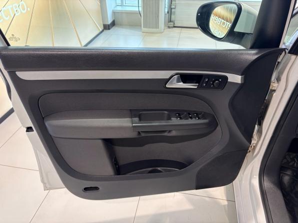 Volkswagen Touran I Рестайлинг 2 с пробегом 2012 года, цена 884 000 рублей, 174000 км, компактвэн, Автокод Объявления